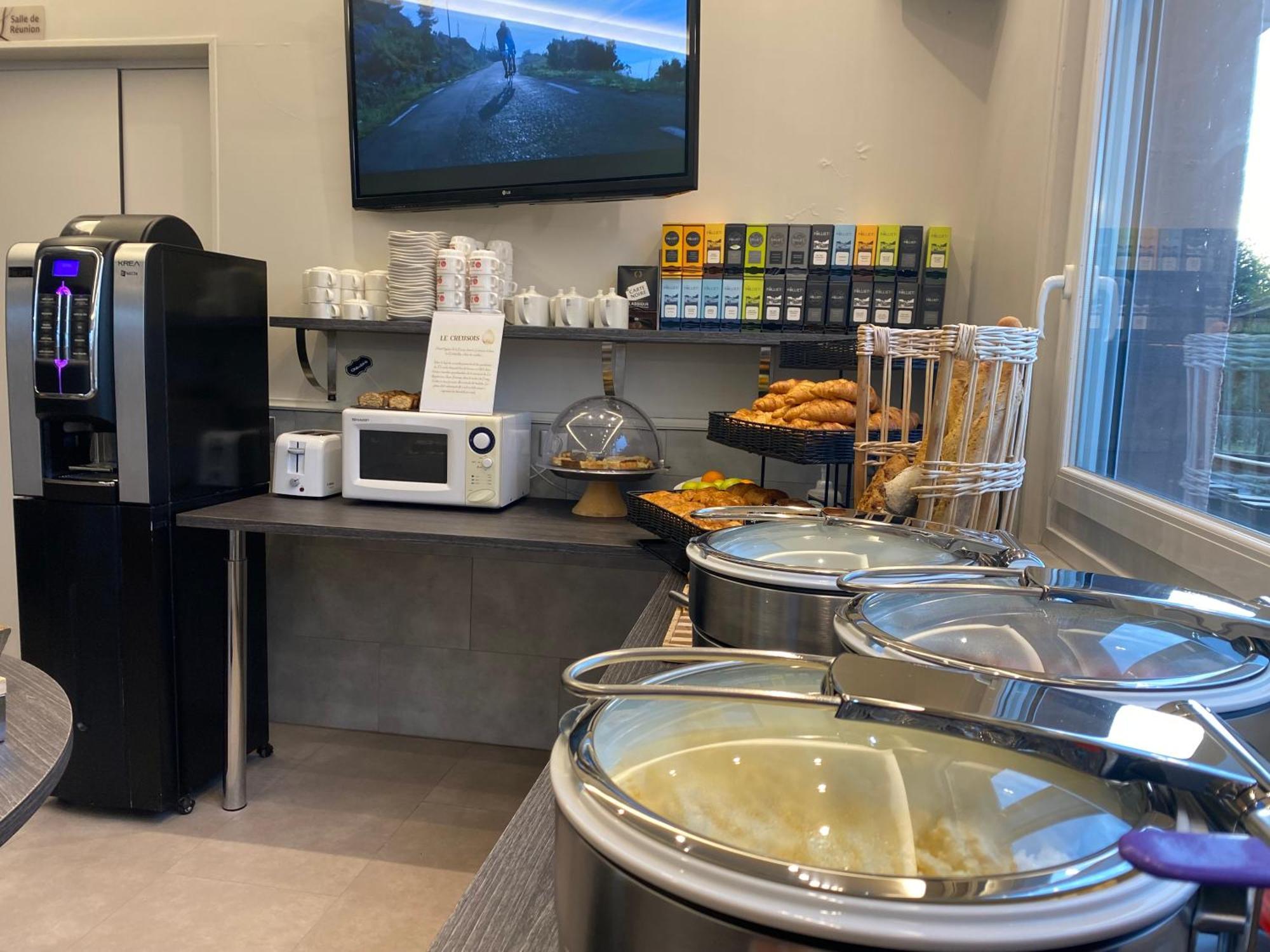 Logis Hotel Centrotel Et Spa Bulles D'Allier 몽마로 외부 사진
