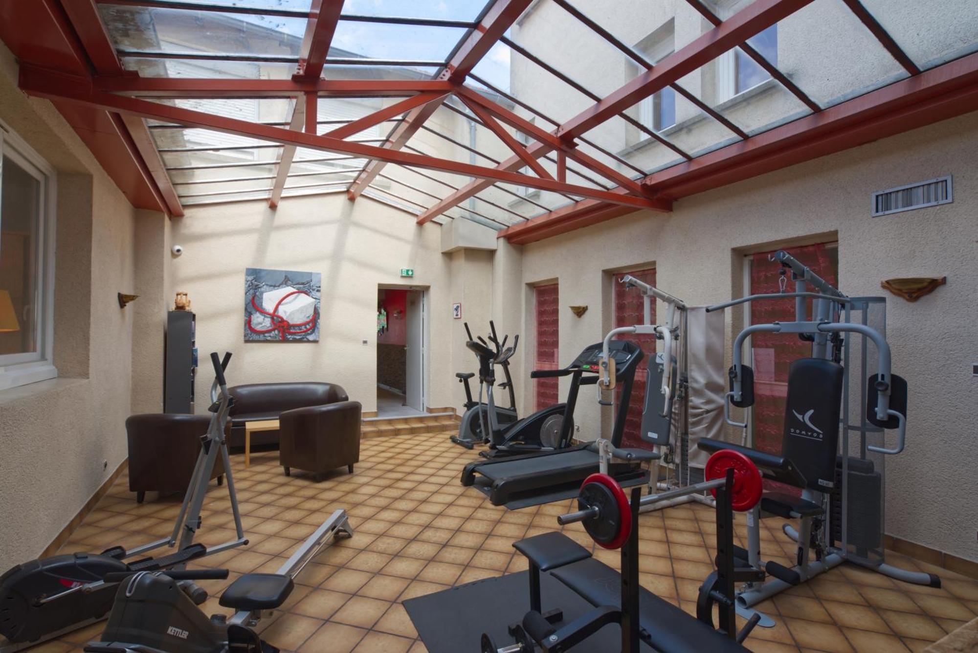 Logis Hotel Centrotel Et Spa Bulles D'Allier 몽마로 외부 사진