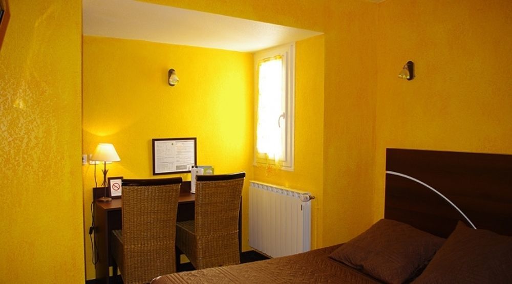 Logis Hotel Centrotel Et Spa Bulles D'Allier 몽마로 외부 사진