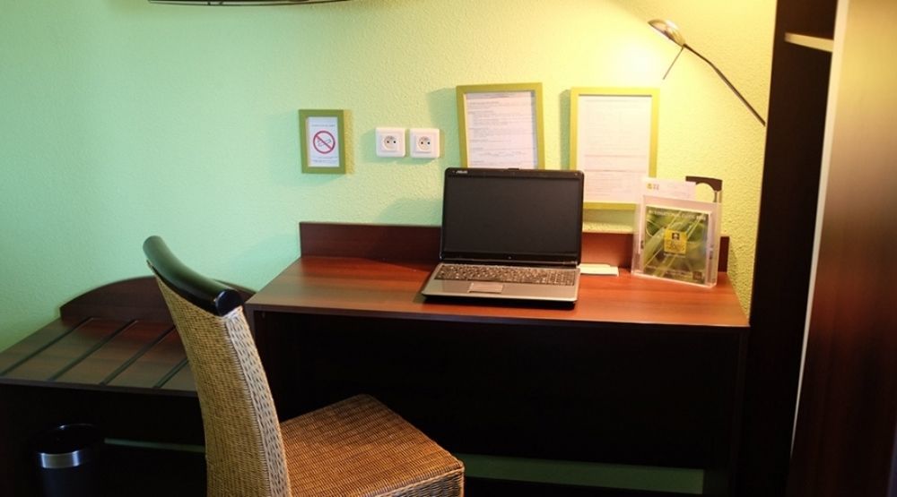 Logis Hotel Centrotel Et Spa Bulles D'Allier 몽마로 외부 사진