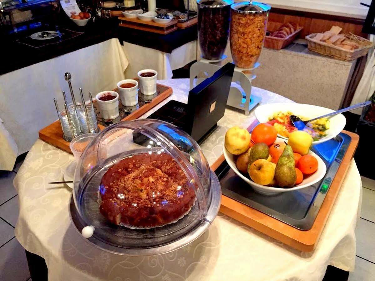 Logis Hotel Centrotel Et Spa Bulles D'Allier 몽마로 외부 사진